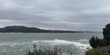 Karadeniz’de kötü hava şartları, 22 metrelik tekne karaya oturttu