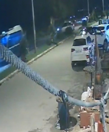 Karasu’da iki otomobil çarpıştı: 3 yaralı