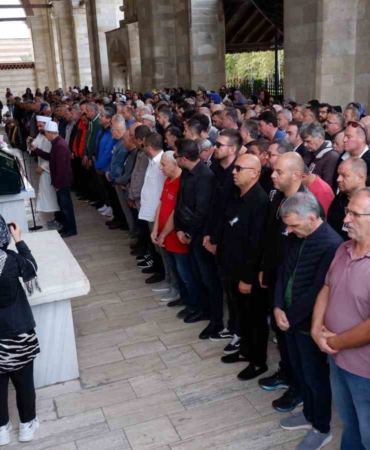 Kazada ölen doktor Edirne’de defnedildi