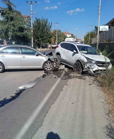 Keşan’da iki otomobilin çarpıştığı kazada 1 kişi yaralandı