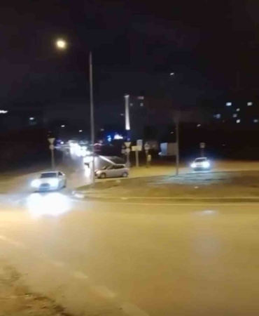 Kimseye aldırış etmedi, kavşakta dakikalarca drift attı