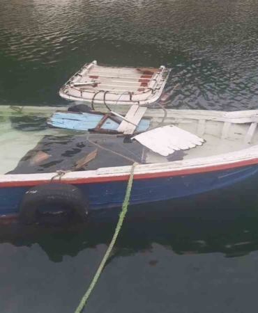 Kırklareli’nde ağlara takılan fazla balık tekneyi batırdı
