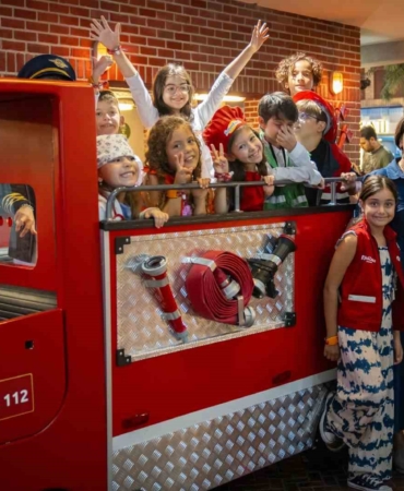 Kız çocukları daha iyi bir dünya, erkek çocukları araba hayal ediyor