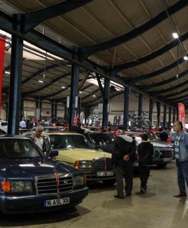 Klasik araç tutkunları İnegöl’de buluştu