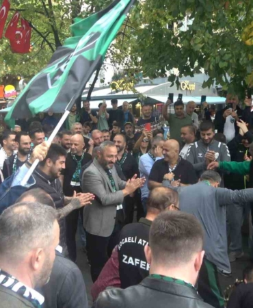 Kocaelispor çarşıya indi, ortaya renkli görüntüler çıktı