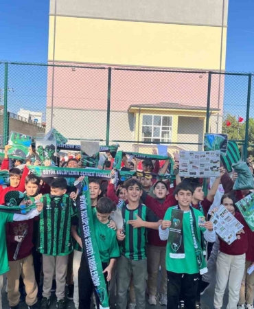 Kocaelisporlu futbolcular öğreniciler ile bir araya geldi