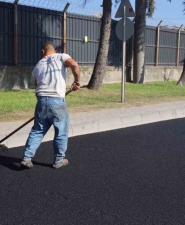 Körfez’de 1 günde 500 ton asfalt serildi