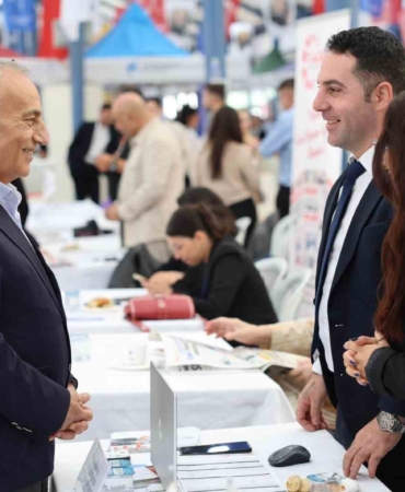 Küçükçekmece Belediyesi iş arayan ve işverenler arasında köprü oldu