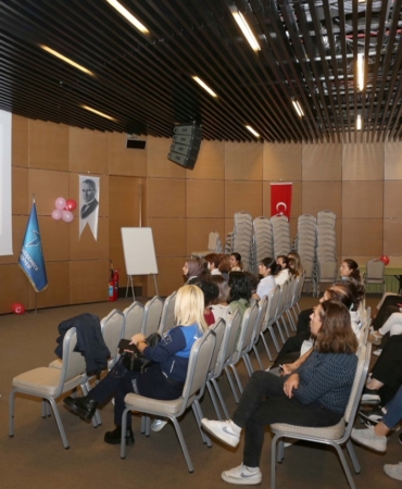 Küçükçekmece Belediyesi’nden personele ‘meme kanseri’ semineri