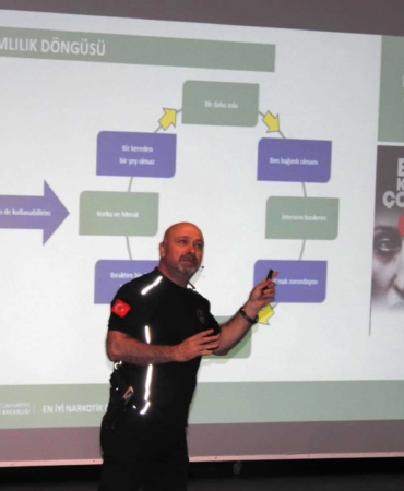 Lüleburgaz’da "En İyi Narkotik Polisi Anne" eğitimi verildi