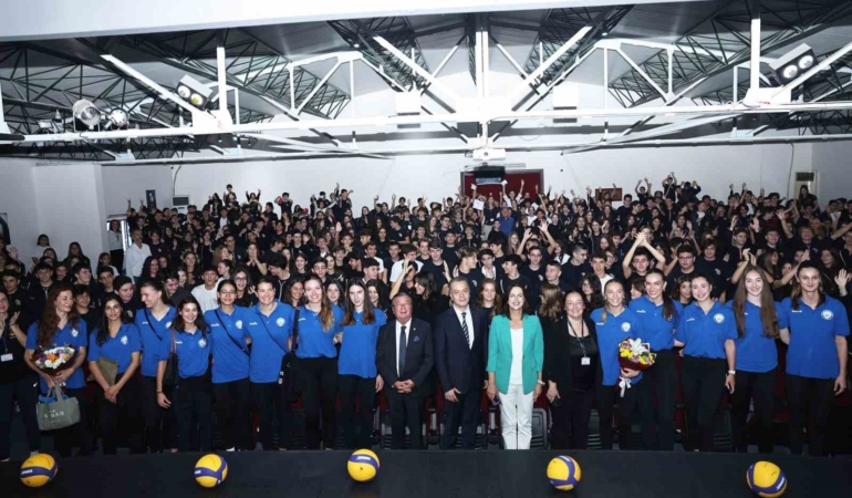 Nilüfer Belediyespor Eker Kadın Voleybol Takımı, öğrencilere altın tavsiyeler