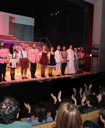 Nilüfer Kent Tiyatrosu “Şvayk” ile sezonu açtı