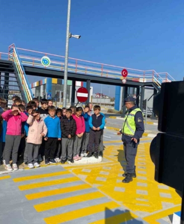 Öğrencilere kapsamlı trafik eğitimi verildi