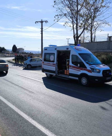 Önüne çıkan araca vurmamak için direksiyonu kırdı: 1 yaralı