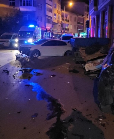 Ortalığın savaş alanına döndüğü kaza kameraya yansıdı