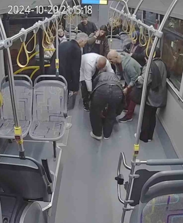 Otobüste fenalaşan yolcu için güzergahını değiştirdi