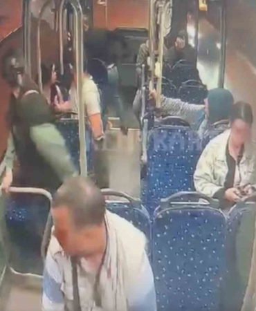 Otobüste yolcuların gözü önünde cinayet işledi