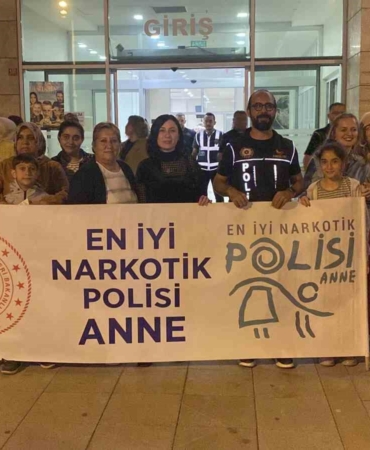 Polis ekiplerinden “En İyi Narkotik Polisi Anne” sunumu