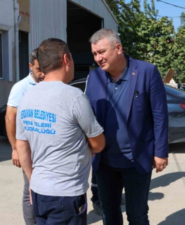 Serdivan’da asfalt mesaisi sürüyor