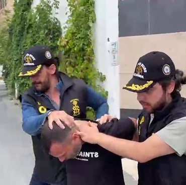 Şişli’de tartıştığı eşini silahla öldürüp kaçan cani koca yakalandı: Şüpheli adliyeye sevk edildi