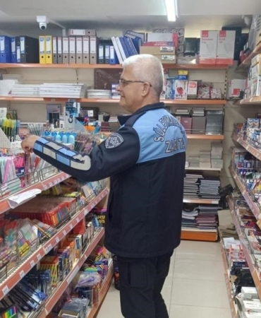 Sosyal medyada yayılan "uyuşturuculu şeker" iddiaları üzerine zabıta okul çevrelerinde denetimleri arttırdı