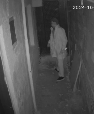 Sultangazi’de ekmek bıçaklı hırsızlık girişimi kamerada