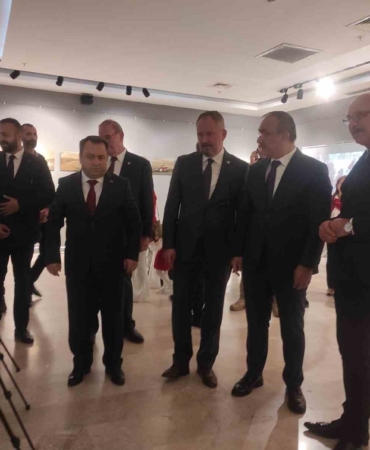 Tekirdağ’da “Cumhuriyet ve Atatürk” temalı sergi açıldı