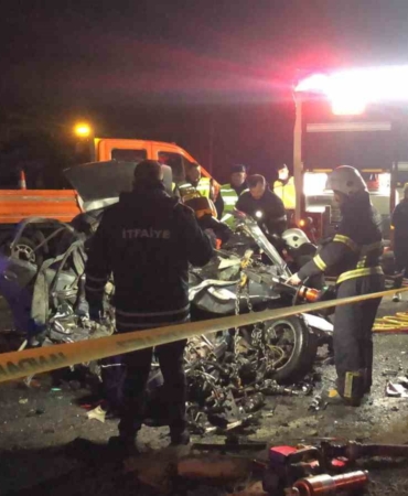 Tekirdağ’da feci kaza... Otomobil iş makinesine arkadan çarptı: 5 ölü