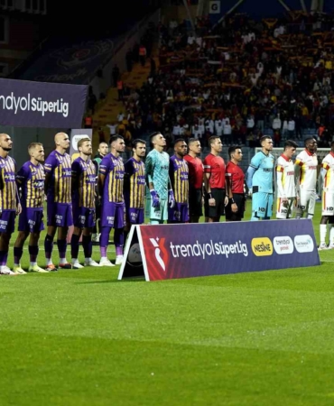 Trendyol Süper Lig: Eyüpspor: 1 - Göztepe: 0 (İlk yarı)