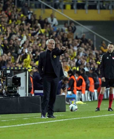 Trendyol Süper Lig: Fenerbahçe: 1 - Bodrum FK: 0 (İlk yarı)