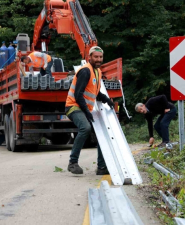 Uçurum kenarına çelik bariyerli önlem