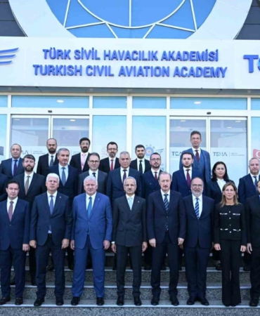 Ulaştırma ve Altyapı Bakanı Abdulkadir Uraloğlun’dan 12 yeni iç hat müjdesi