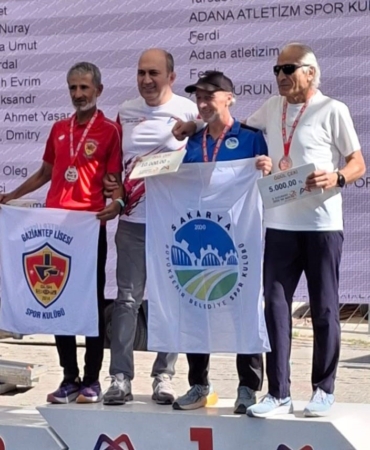 Uluslararası maratonda birincilik kürsüsü Sakaryalı sporcunun