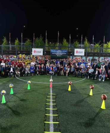 Ümraniye’de amatör sporculara 6 bin 60 adet spor malzemesi dağıtıldı