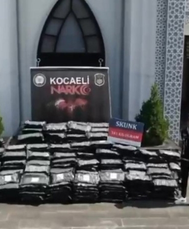 Uyuşturucu operasyonunda tırda 345 kilo skunk ele geçirildi