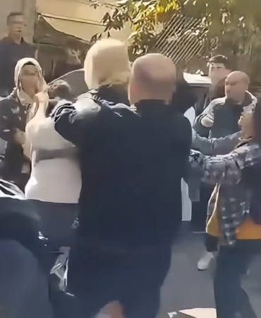 Veliler öğrencilerin önünde saç saça baş başa kavga etti