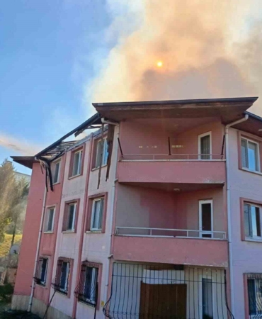 Yalova’da korkutan çatı yangını