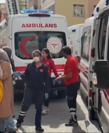 Yangın çıkan binada mahsur kalan biri bebek 8 kişi itfaiye tarafından kurtarıldı