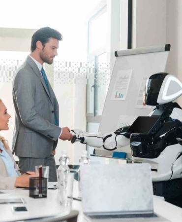 Yapay zekâ artık insanları işe alıyor