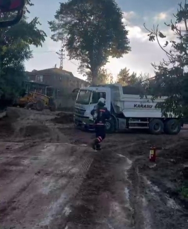 Yol çalışmasında doğal gaz borusu delindi, ekiplerin erken müdahalesi faciayı önledi