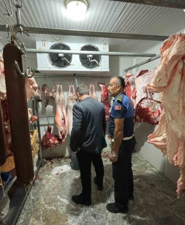 Zabıtadan kasap ve kafe denetimleri