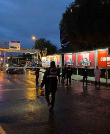 Bakırköy’de trafik kazasına müdahale eden polis ekiplerinin arasına İETT otobüsü daldı, 1 polis şehit oldu
