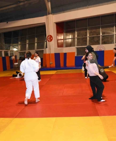 Balıkesir’de kadınlar, judo eğitimlerine başladı
