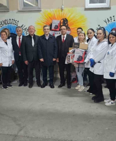 Bandırma’da kadın kaynakçı kursiyerlere destek