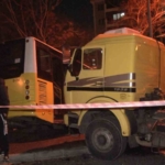 Başakşehir’de kontrolden çıkan İETT otobüsü park halindeki kamyona çarptı: 1 yaralı