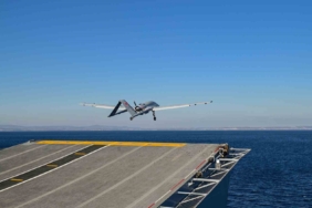 Bayraktar TB3 SİHA, TCG Anadolu’ya iki kez daha başarıyla iniş kalkış gerçekleştirdi