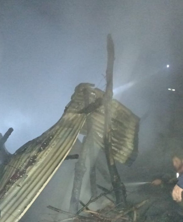 Bayramiç’te yanan traktör kullanılamaz hale geldi