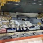 Bodrum katından duvar delerek girdiği kuyumcudan 10 kilogram altın çaldı