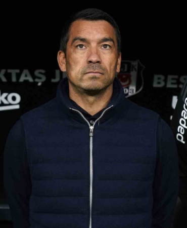 Bronckhorst’tan kadroda 3 değişiklik