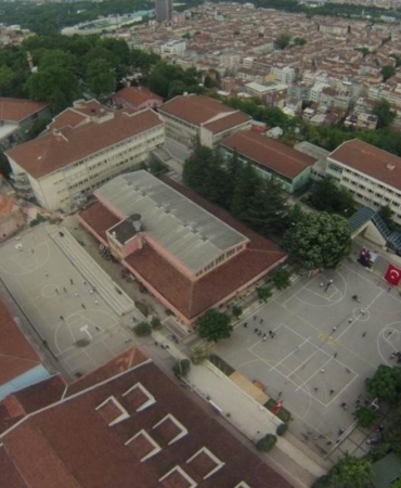 Bursa’da asırlık meslek lisesine, tarihi yapının temelleri için ilk kazma vuruldu